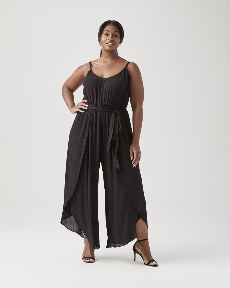 Plus size model with pear body shape wearing Cheryl Henley Top by City Chic | Dia&Co | dia_product_style_image_id:131540